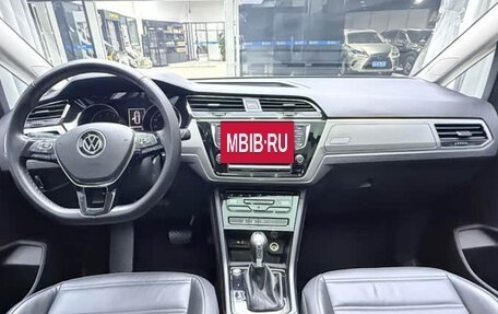 Volkswagen Touran III, 2023 год, 1 990 000 рублей, 18 фотография