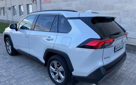 Toyota RAV4, 2021 год, 2 890 000 рублей, 3 фотография