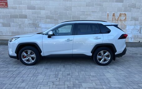 Toyota RAV4, 2021 год, 2 890 000 рублей, 2 фотография