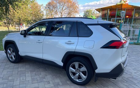 Toyota RAV4, 2021 год, 2 890 000 рублей, 7 фотография