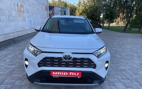 Toyota RAV4, 2021 год, 2 890 000 рублей, 5 фотография