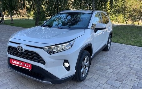 Toyota RAV4, 2021 год, 2 890 000 рублей, 8 фотография