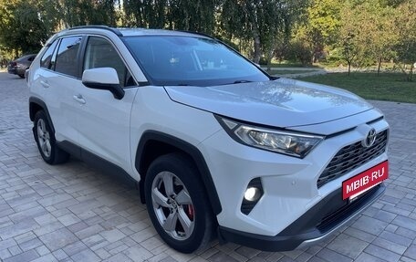 Toyota RAV4, 2021 год, 2 890 000 рублей, 4 фотография