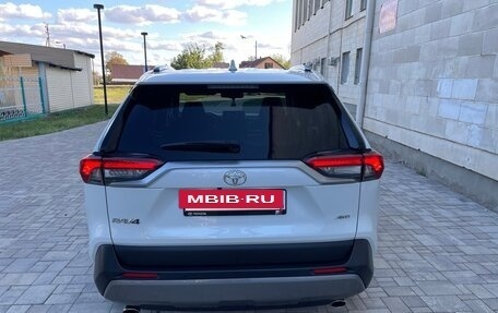 Toyota RAV4, 2021 год, 2 890 000 рублей, 6 фотография
