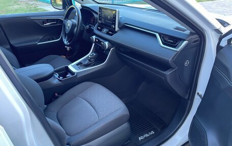 Toyota RAV4, 2021 год, 2 890 000 рублей, 14 фотография