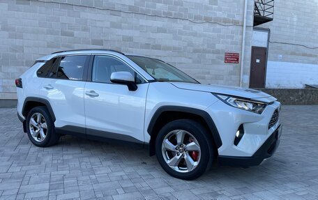 Toyota RAV4, 2021 год, 2 890 000 рублей, 10 фотография