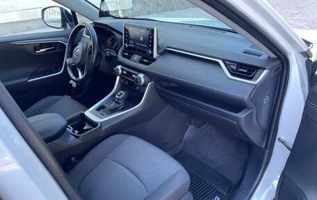 Toyota RAV4, 2021 год, 2 890 000 рублей, 16 фотография