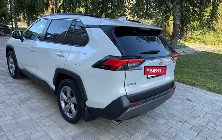 Toyota RAV4, 2021 год, 2 890 000 рублей, 18 фотография