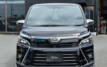 Toyota Voxy, 2022 год, 2 200 001 рублей, 2 фотография