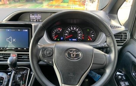 Toyota Voxy, 2022 год, 2 200 001 рублей, 14 фотография