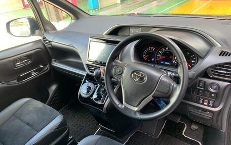 Toyota Voxy, 2022 год, 2 200 001 рублей, 12 фотография