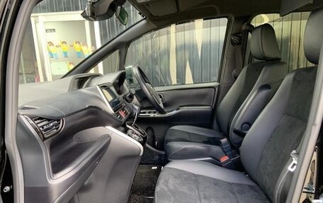 Toyota Voxy, 2022 год, 2 200 001 рублей, 22 фотография
