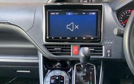 Toyota Voxy, 2022 год, 2 200 001 рублей, 16 фотография