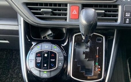 Toyota Voxy, 2022 год, 2 200 001 рублей, 19 фотография