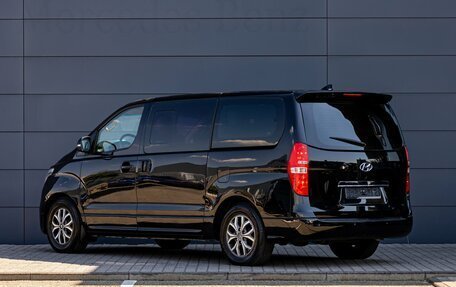 Hyundai H-1 II рестайлинг, 2018 год, 3 195 000 рублей, 4 фотография
