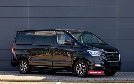 Hyundai H-1 II рестайлинг, 2018 год, 3 195 000 рублей, 3 фотография