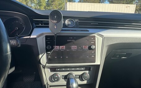 Volkswagen Passat B8 рестайлинг, 2018 год, 1 900 000 рублей, 8 фотография