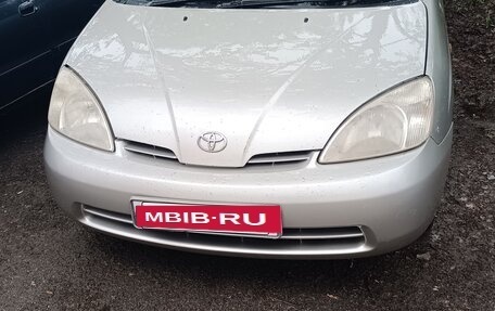 Toyota Prius IV XW50, 2000 год, 280 000 рублей, 1 фотография