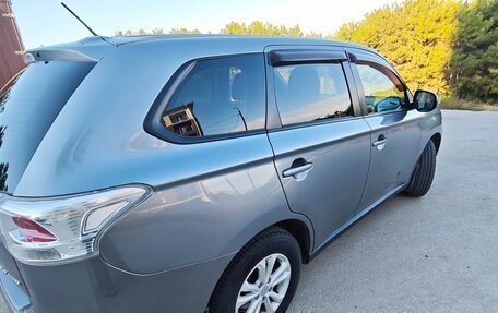 Mitsubishi Outlander III рестайлинг 3, 2013 год, 2 000 000 рублей, 9 фотография