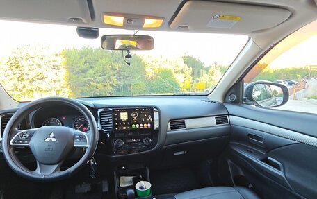 Mitsubishi Outlander III рестайлинг 3, 2013 год, 2 000 000 рублей, 15 фотография