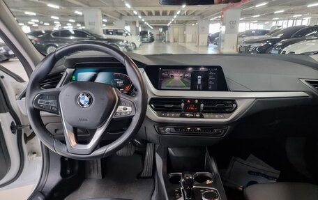 BMW 1 серия, 2020 год, 2 420 000 рублей, 10 фотография