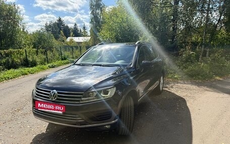 Volkswagen Touareg III, 2015 год, 1 990 000 рублей, 2 фотография