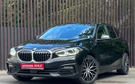 BMW 1 серия, 2021 год, 2 240 000 рублей, 1 фотография