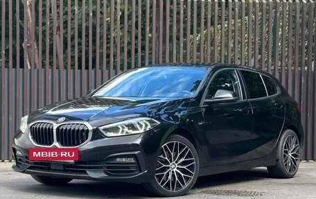 BMW 1 серия, 2021 год, 2 240 000 рублей, 4 фотография