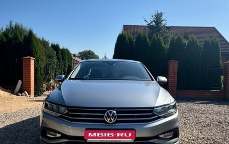 Volkswagen Passat B8 рестайлинг, 2020 год, 2 200 000 рублей, 2 фотография