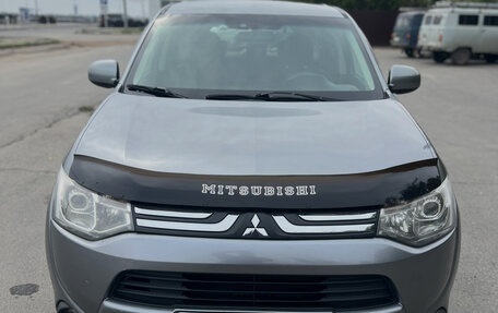 Mitsubishi Outlander III рестайлинг 3, 2012 год, 1 050 000 рублей, 1 фотография