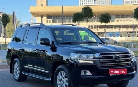 Toyota Land Cruiser 200, 2015 год, 5 050 000 рублей, 1 фотография