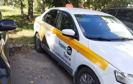 Skoda Rapid I, 2017 год, 300 000 рублей, 2 фотография