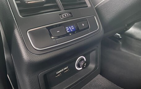 Audi A4, 2019 год, 2 300 000 рублей, 16 фотография