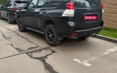 Toyota Land Cruiser Prado 150 рестайлинг 2, 2011 год, 2 150 000 рублей, 2 фотография