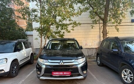 Mitsubishi Outlander III рестайлинг 3, 2015 год, 1 550 000 рублей, 1 фотография