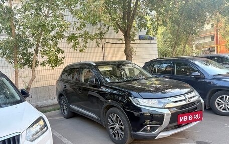Mitsubishi Outlander III рестайлинг 3, 2015 год, 1 550 000 рублей, 5 фотография