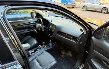 Mitsubishi Outlander III рестайлинг 3, 2015 год, 1 550 000 рублей, 10 фотография