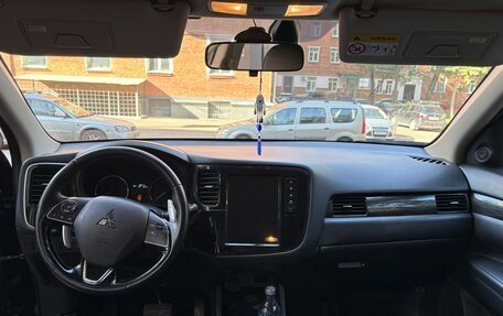 Mitsubishi Outlander III рестайлинг 3, 2015 год, 1 550 000 рублей, 13 фотография