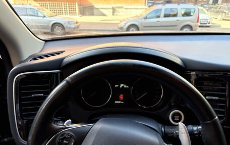 Mitsubishi Outlander III рестайлинг 3, 2015 год, 1 550 000 рублей, 14 фотография