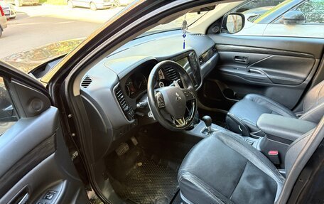 Mitsubishi Outlander III рестайлинг 3, 2015 год, 1 550 000 рублей, 12 фотография