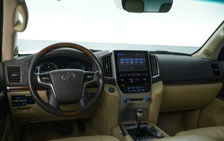 Toyota Land Cruiser 200, 2016 год, 5 898 444 рублей, 6 фотография