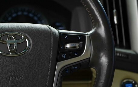 Toyota Land Cruiser 200, 2016 год, 5 898 444 рублей, 26 фотография
