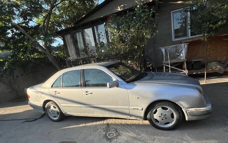 Mercedes-Benz E-Класс, 1997 год, 150 000 рублей, 2 фотография