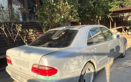 Mercedes-Benz E-Класс, 1997 год, 150 000 рублей, 3 фотография