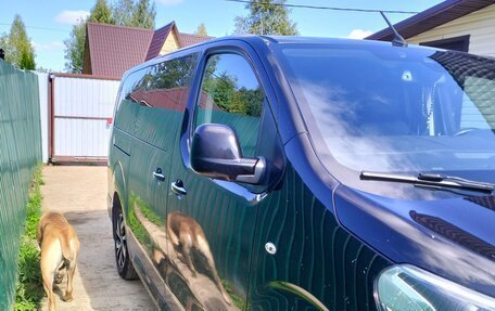 Peugeot Traveller I, 2019 год, 2 300 000 рублей, 3 фотография