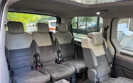 Volkswagen Multivan, 2022 год, 7 800 000 рублей, 4 фотография