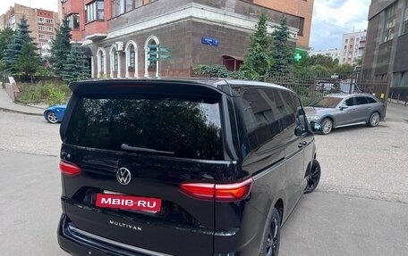 Volkswagen Multivan, 2022 год, 7 800 000 рублей, 3 фотография