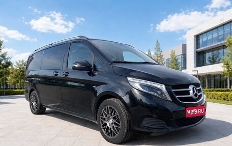 Mercedes-Benz V-Класс, 2017 год, 3 290 000 рублей, 1 фотография