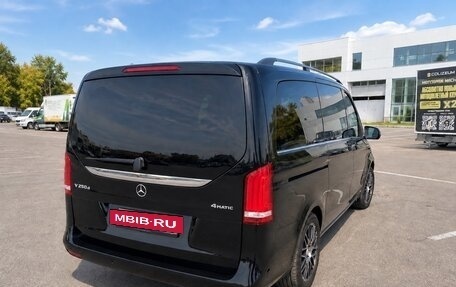 Mercedes-Benz V-Класс, 2017 год, 3 290 000 рублей, 2 фотография