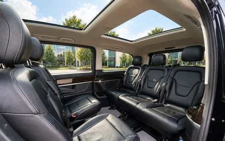 Mercedes-Benz V-Класс, 2017 год, 3 290 000 рублей, 4 фотография